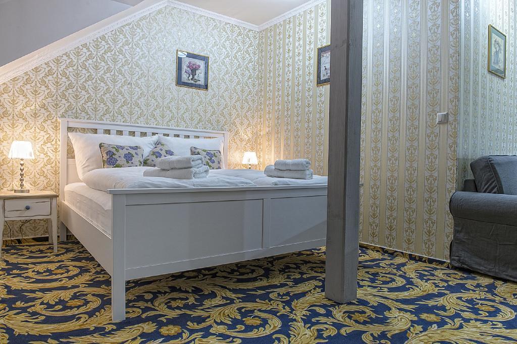 Hotel Pod Branou Bardejov Oda fotoğraf